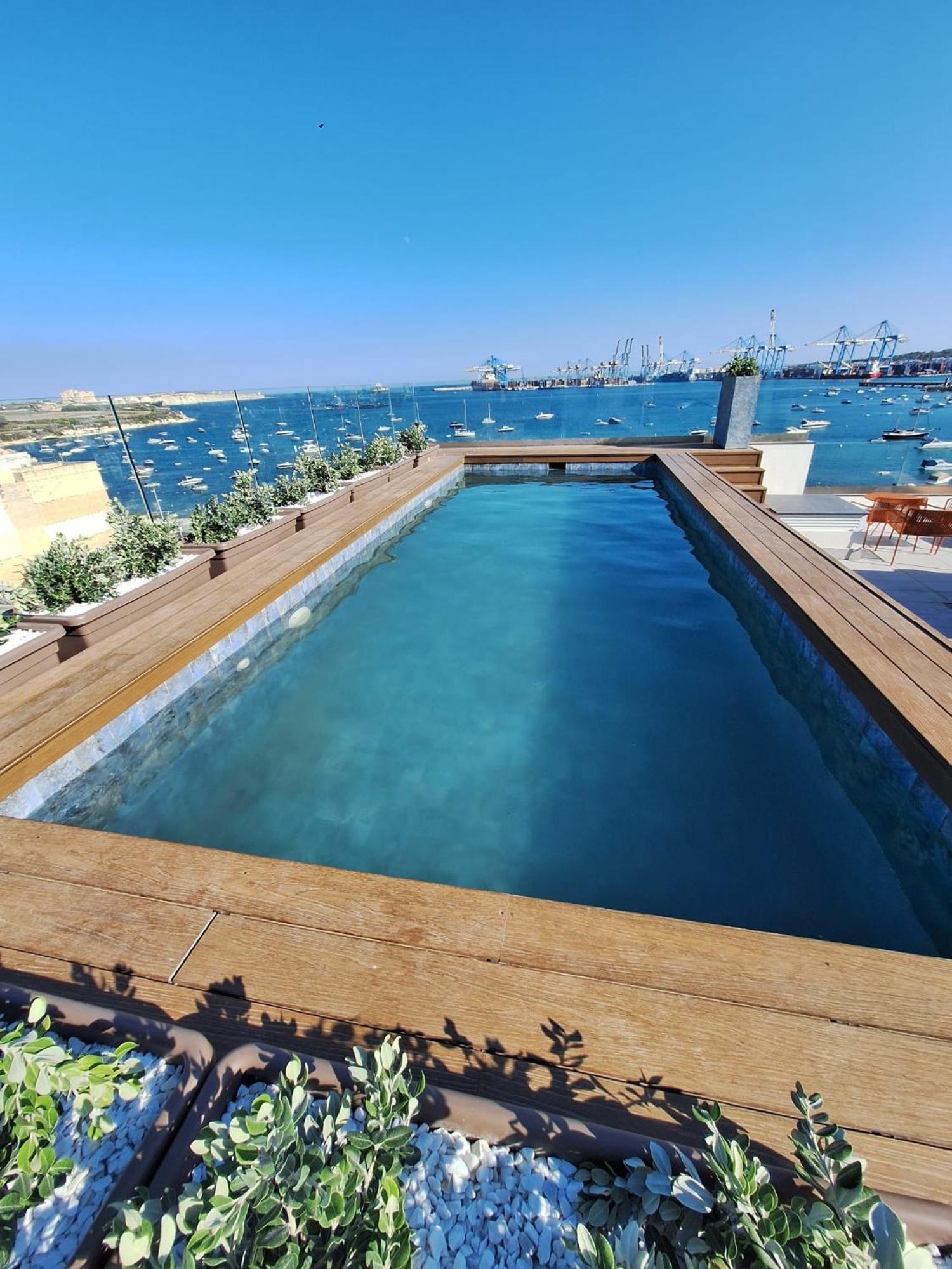 South32 Hotel Birżebbuġa Bagian luar foto