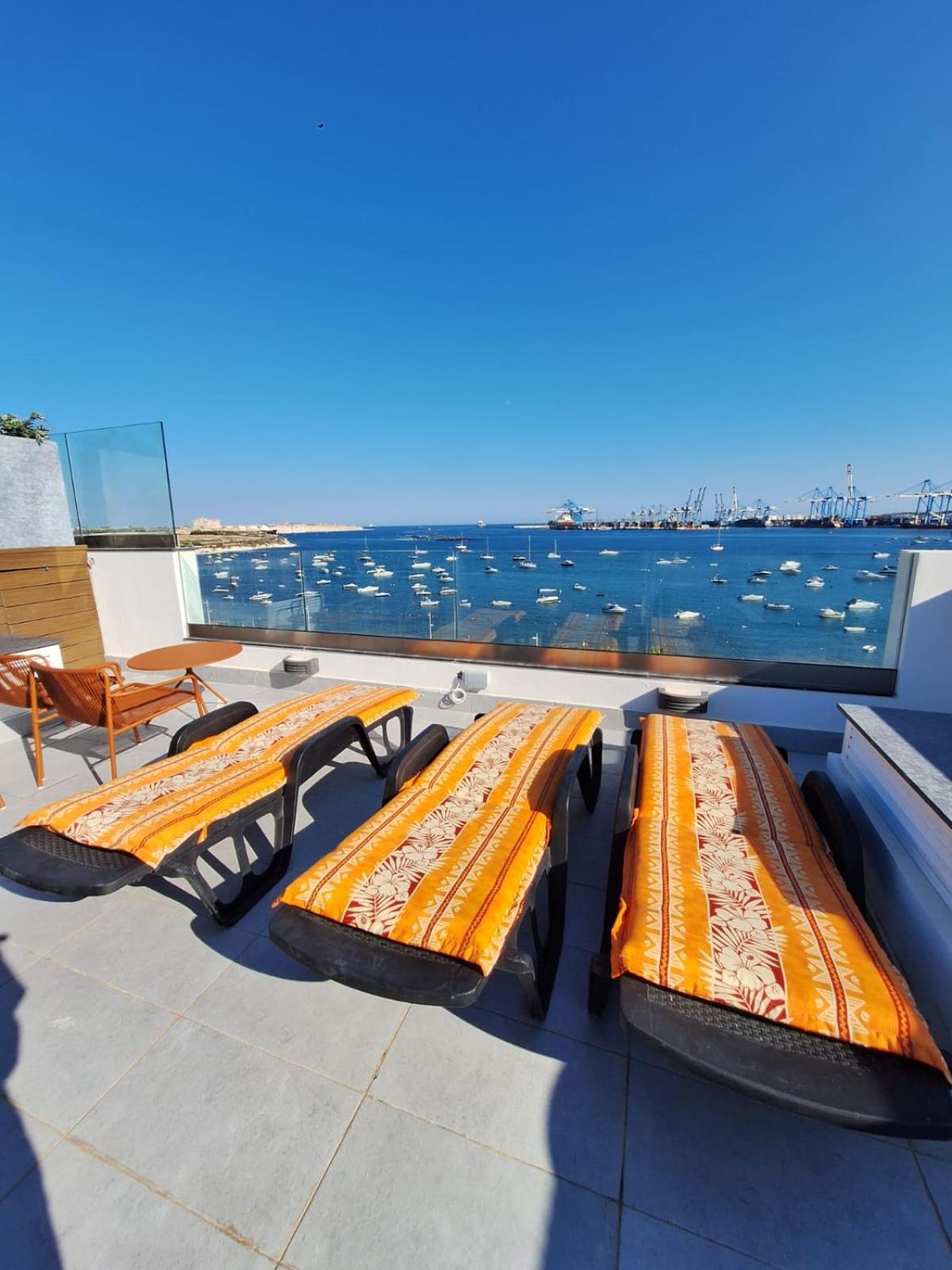South32 Hotel Birżebbuġa Bagian luar foto