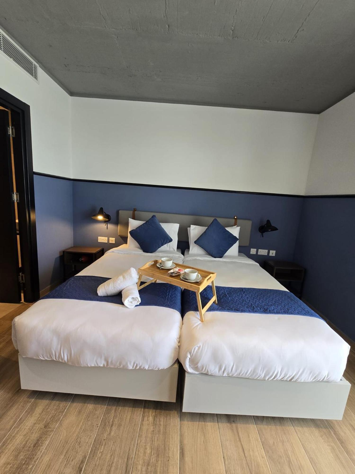 South32 Hotel Birżebbuġa Bagian luar foto
