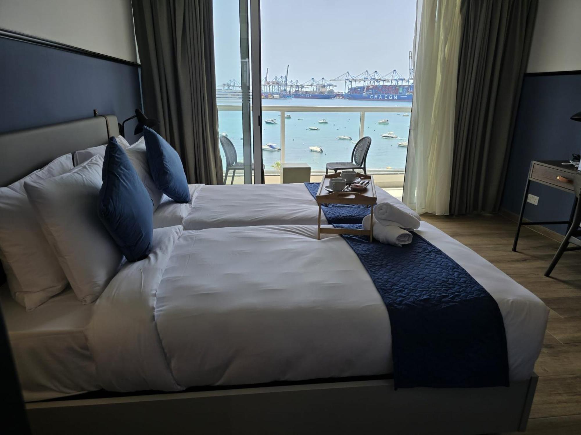 South32 Hotel Birżebbuġa Bagian luar foto