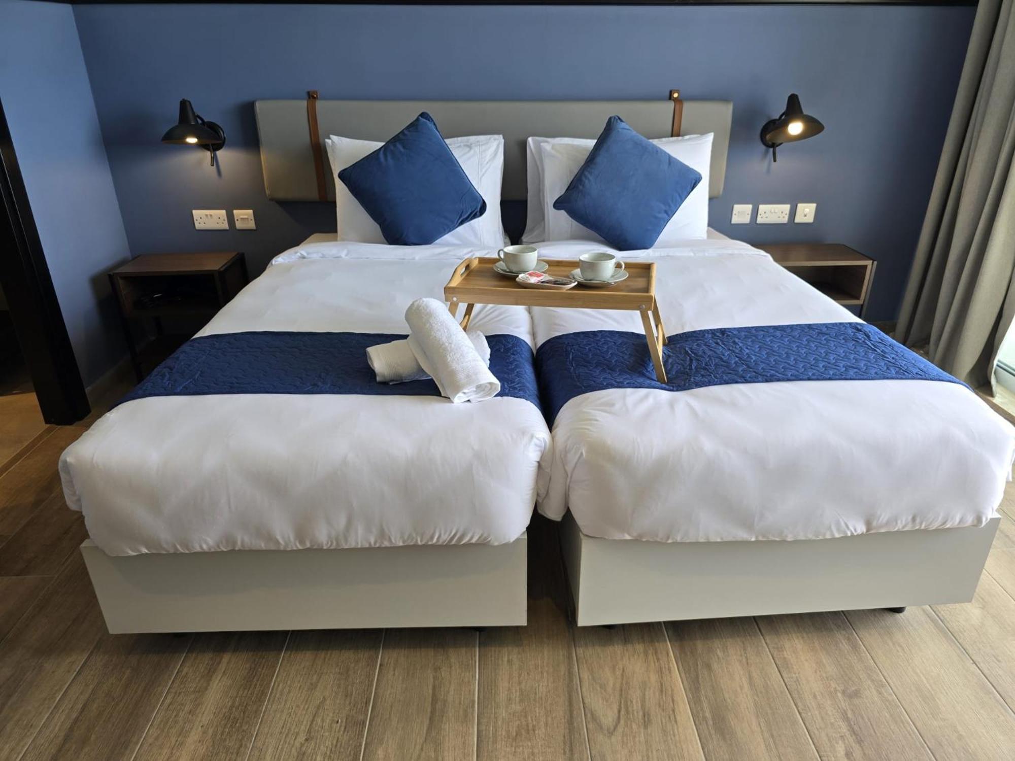 South32 Hotel Birżebbuġa Bagian luar foto