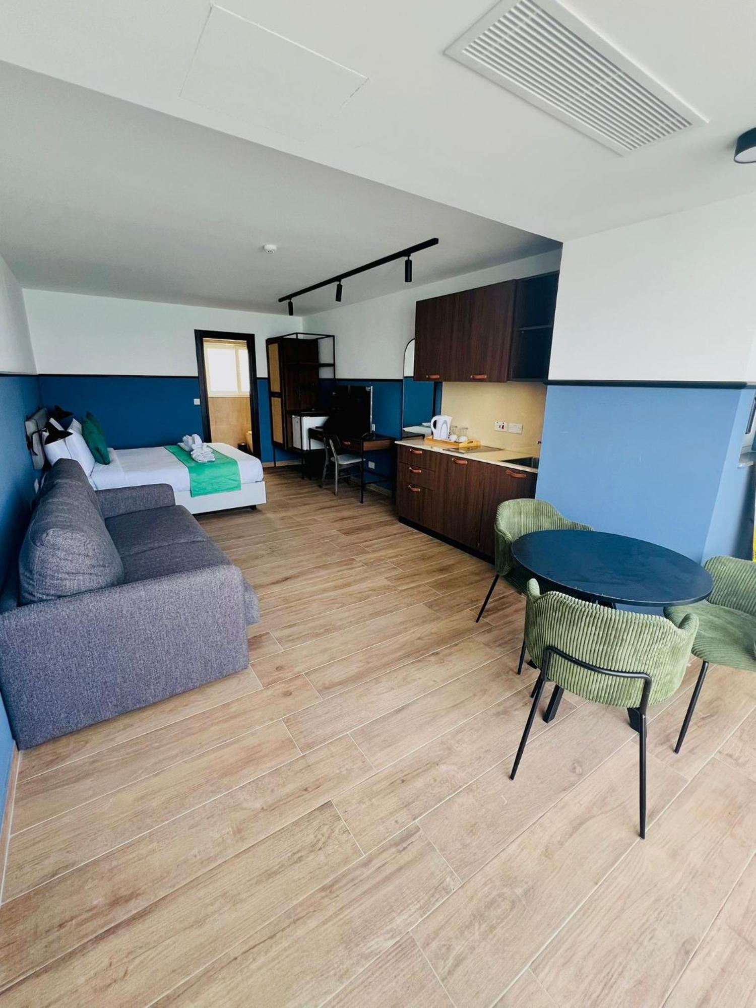 South32 Hotel Birżebbuġa Bagian luar foto