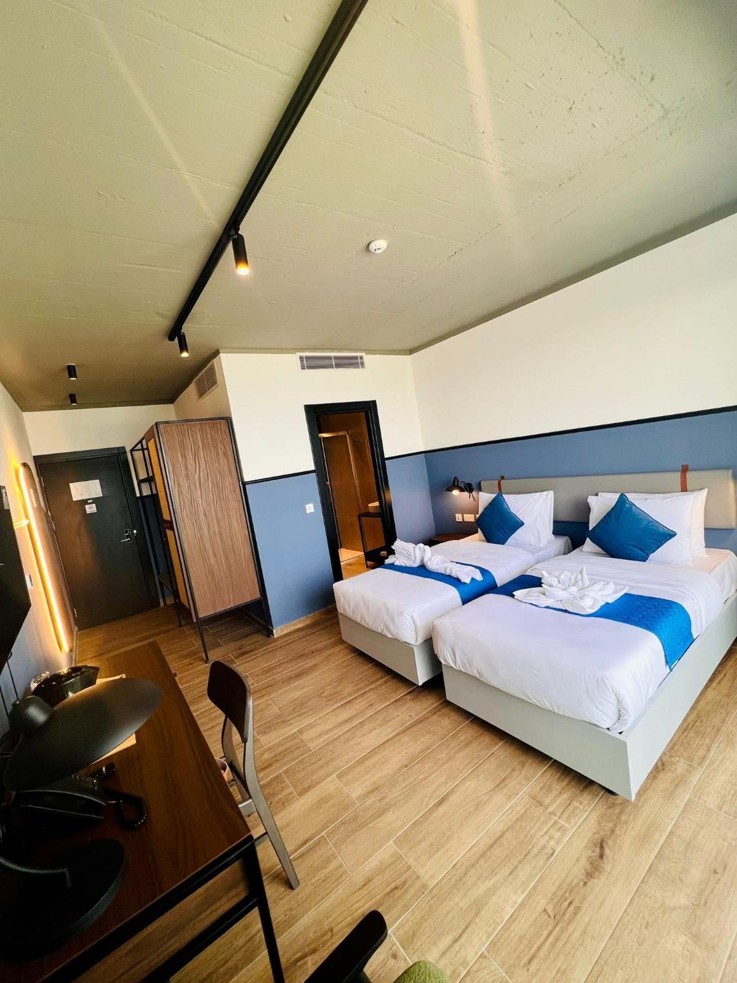South32 Hotel Birżebbuġa Bagian luar foto