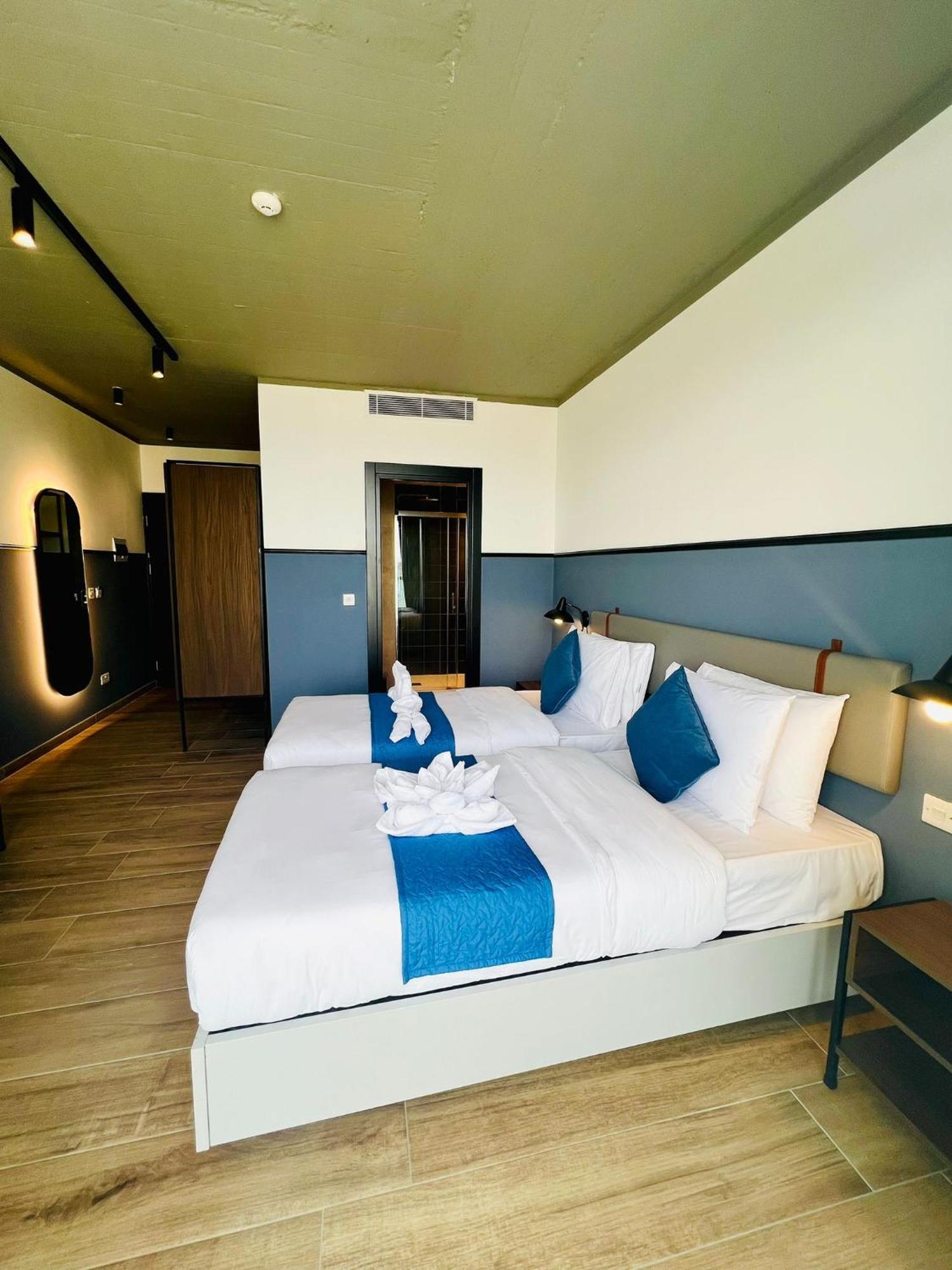 South32 Hotel Birżebbuġa Bagian luar foto